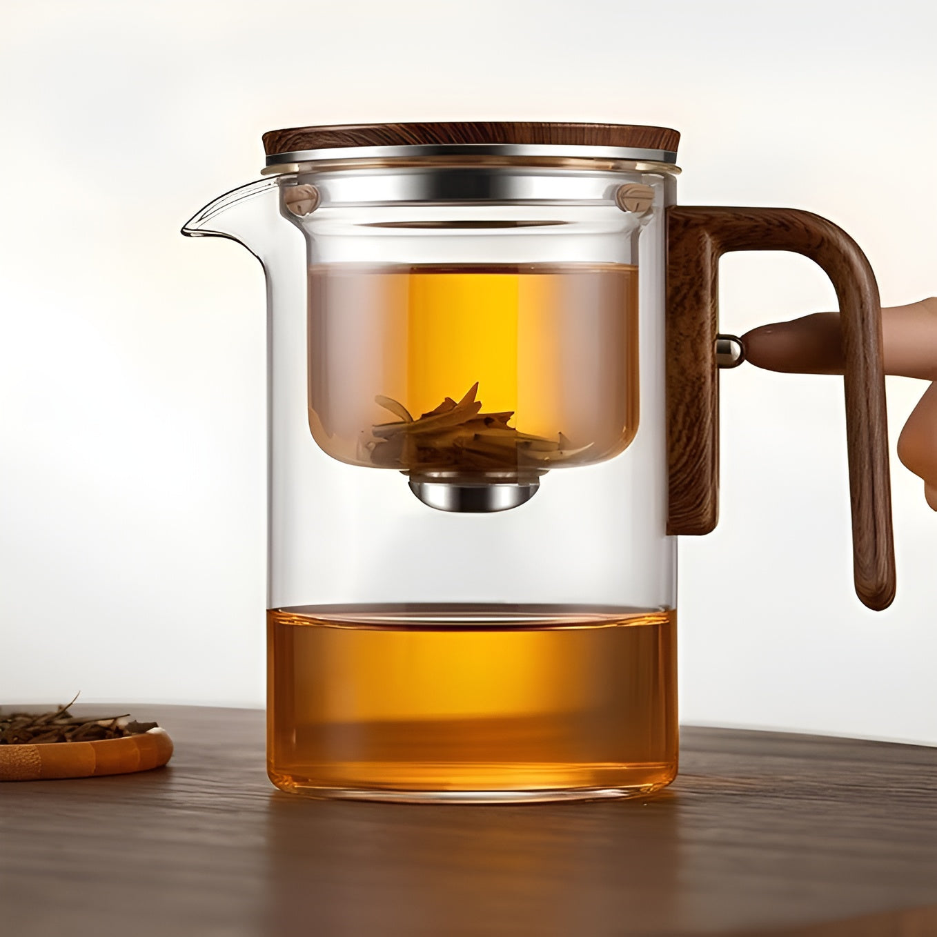 Glass Teapot with Wooden Handle – Elegant, Heat-Resistant Teapo